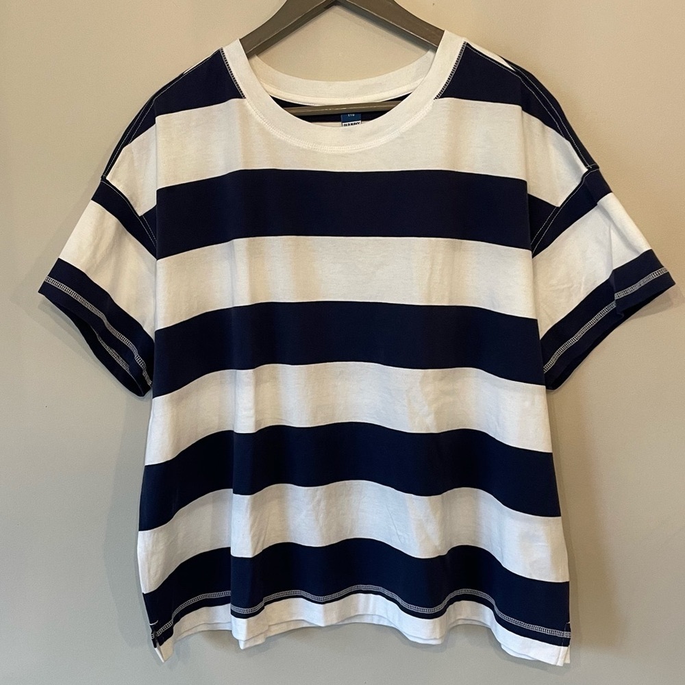 Ladies Old Navy striped tee- size XXL